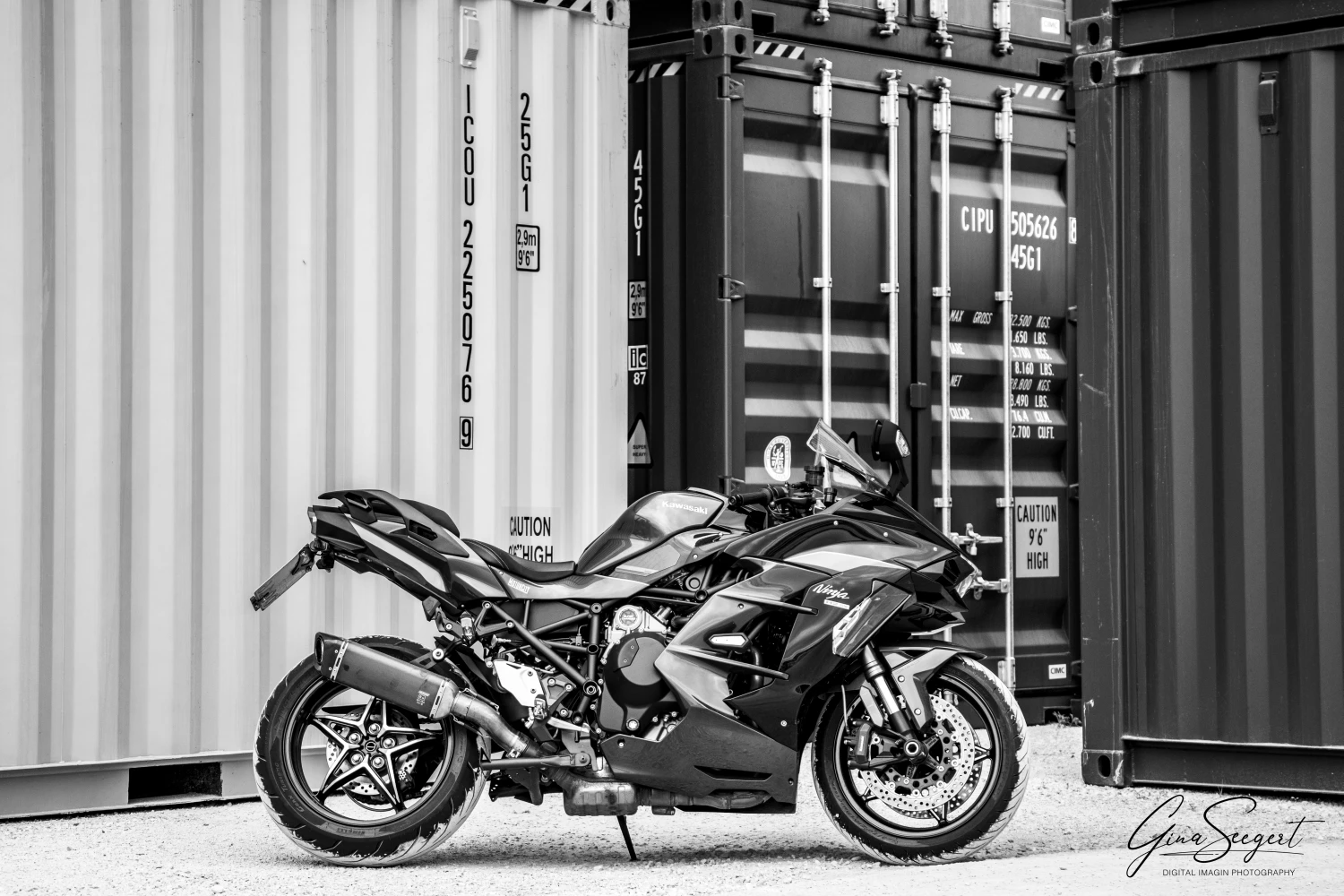 Gina Seegert Kawasaki H2 Fotoshooting